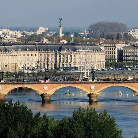 Maisons De Proche Bordeaux D'ici Et D'ailleurs 6 Et 4 Personnes Dependances Dans Propriete * Saint-Morillon