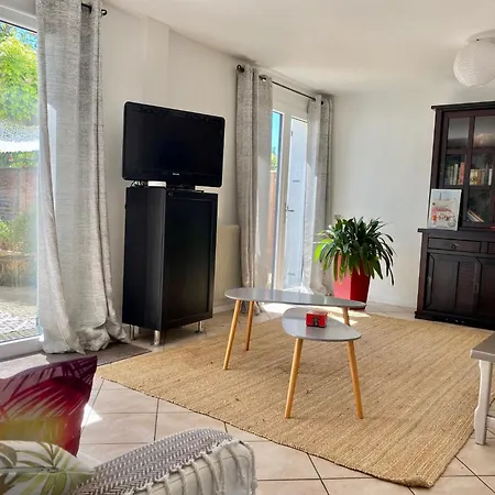 D'ici Et D'ailleurs 1 & 2 -famille Ou Groupe- Dependances Dans Propriete Proche Bordeaux Et Bassin Arcachon